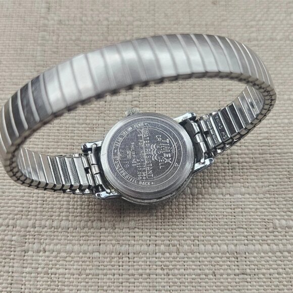 Vintage Timex Indiglo Ladies Wristwatch Silver Tone stretched metal Band Waatch - Picture 8 of 9